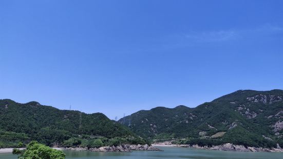 南田岛风门口景区小海湾，人少，水蓝，景美，绿水青山，在退潮后