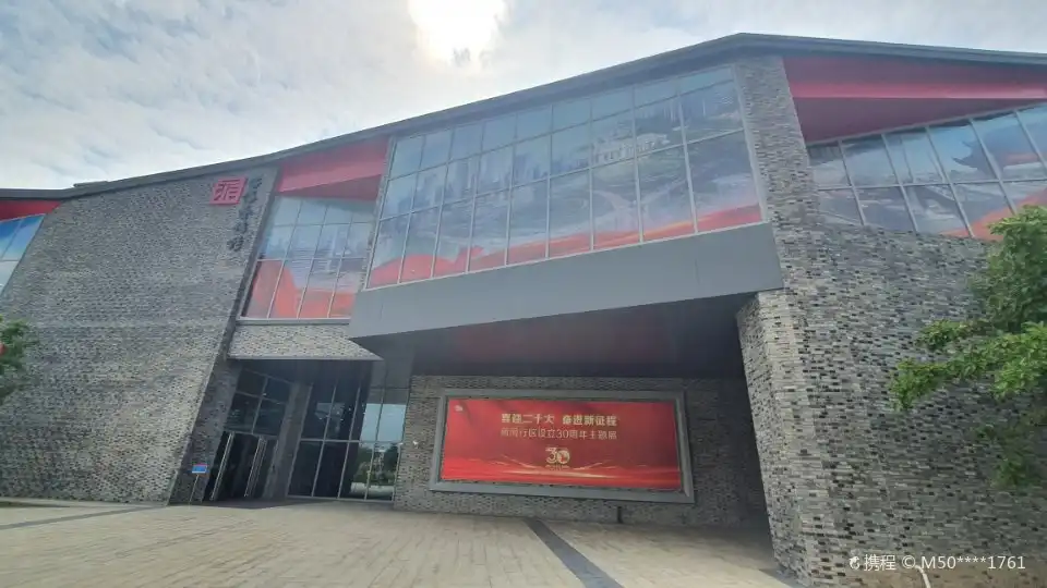 Hotels near Shanghai Art Museum