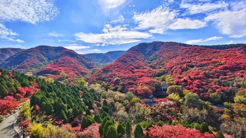 Red Leaf Valley attraction in Jinan