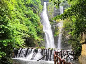 Liu'edong Waterfall