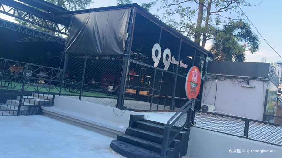 99 Live House Pattaya