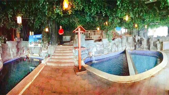 Guojiumen Hot Springs