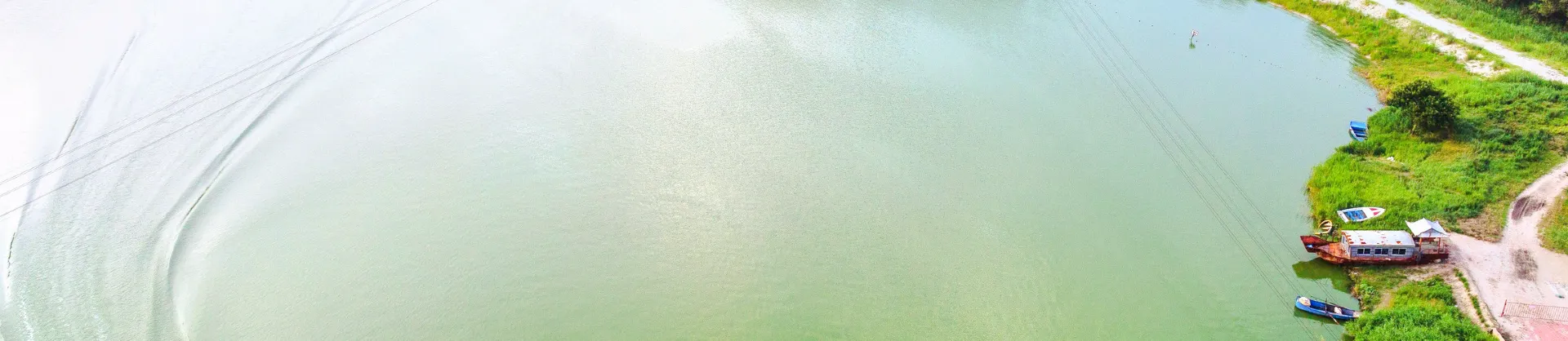 玩水避暑