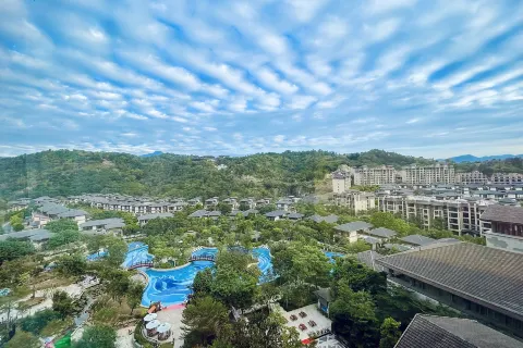 Luhu Hot Spring Hotel