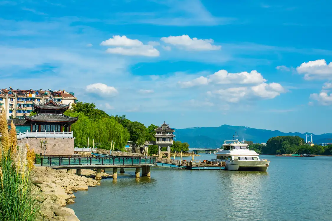 푸춘강 주변 호텔