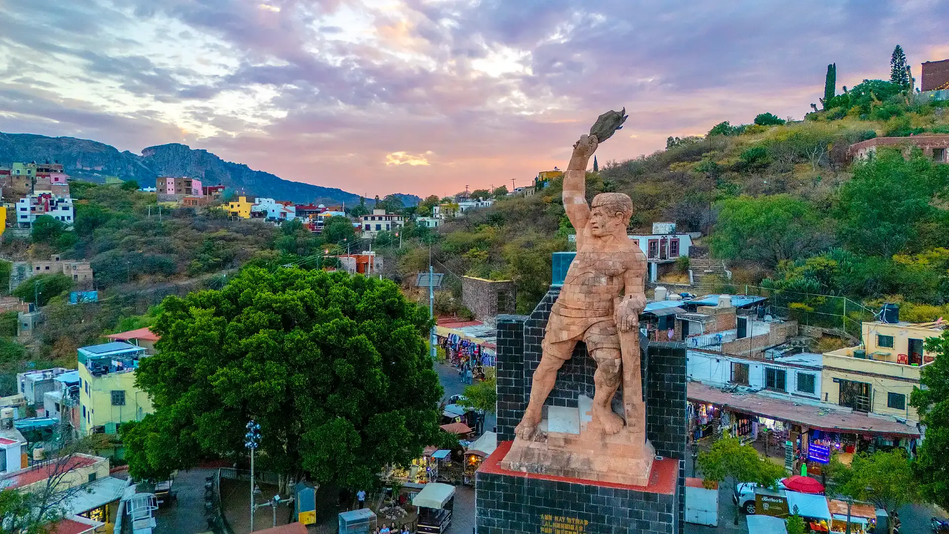 Hotels near Monumento Al Pipila