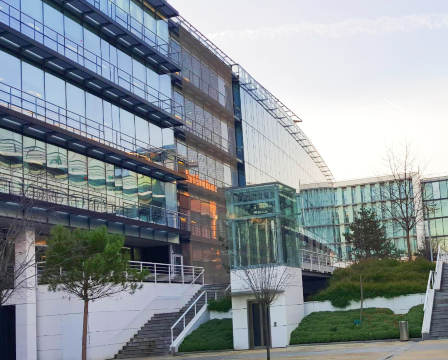 Compare 5 airports near Suresnes
