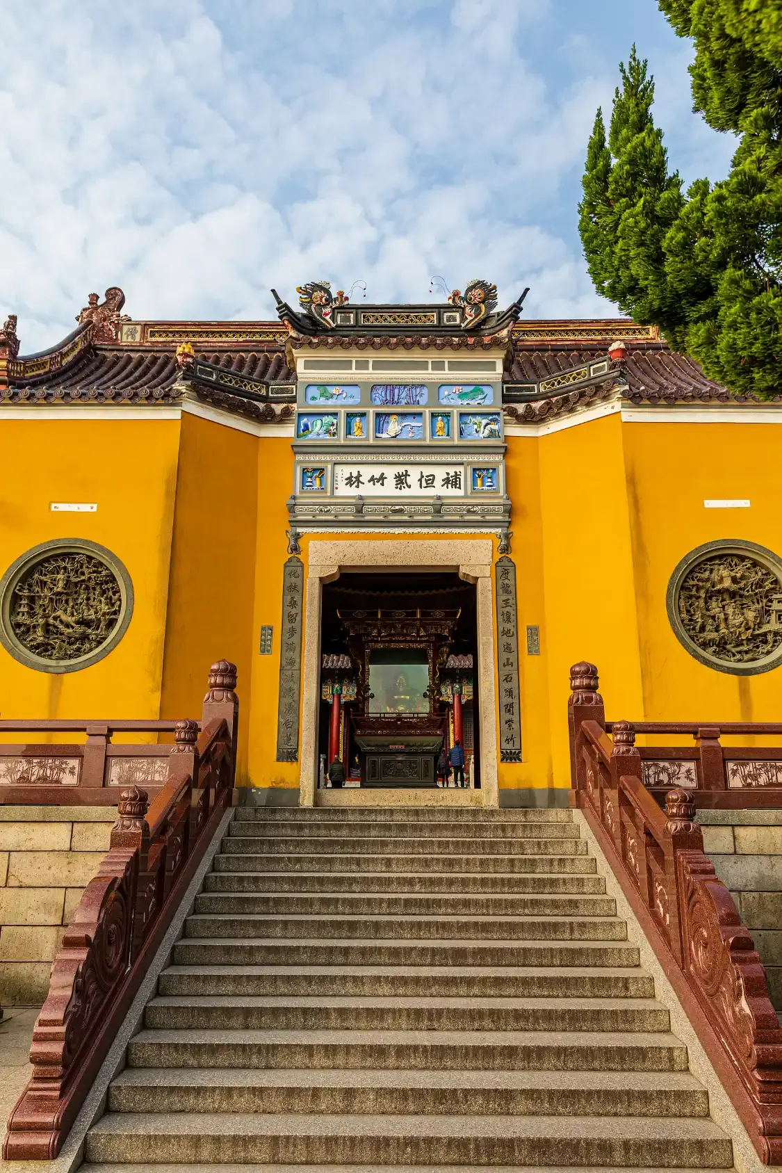 Hotels near Zizhulin