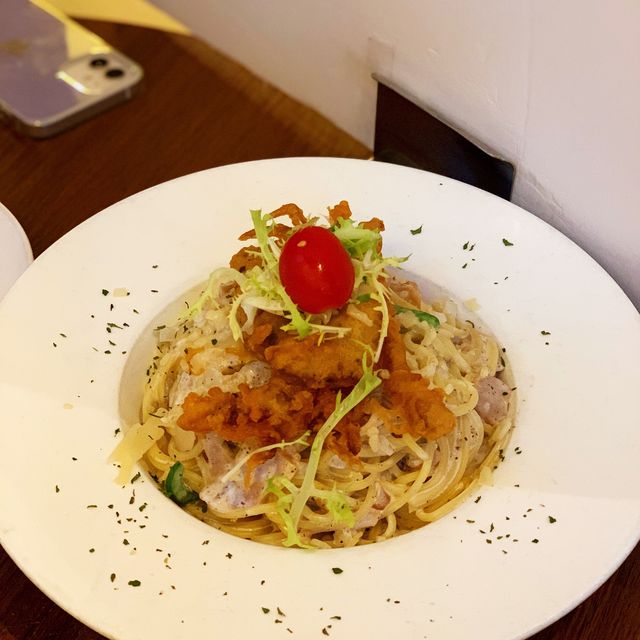 跟朋友在CAFÉ輕鬆度過晚餐時間