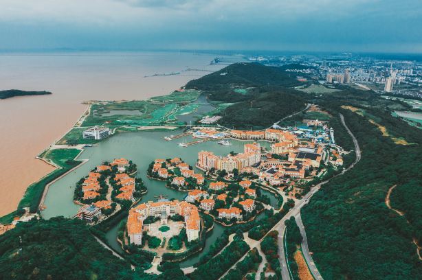 Pinghu Jiulongshan Holiday Resort