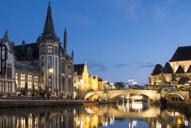 Hotel di Gent Dengan Kolam Renang
