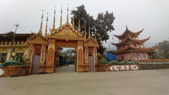 沧源佤族自治县有一座富丽堂皇的寺庙&mdash;金龙寺，它是