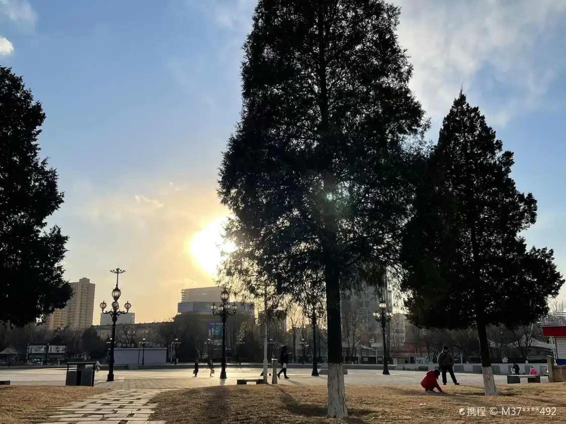 Hotels near Anshan People's Park