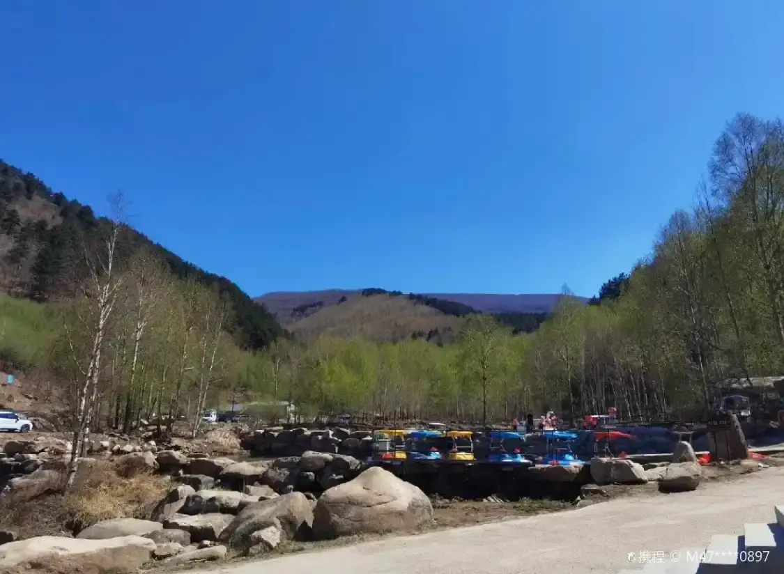 Hotels near Shanrong Tribal Tourism Area