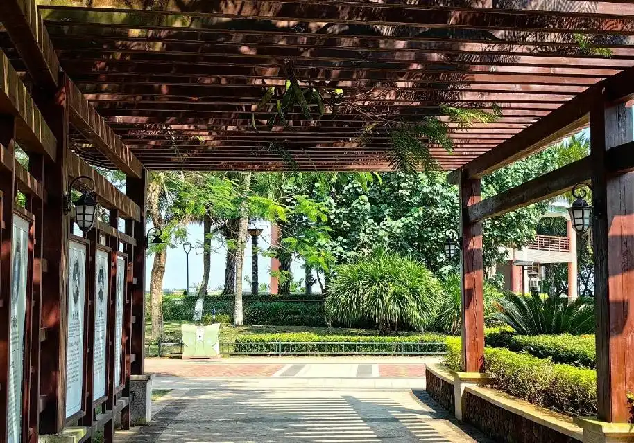 Hotels near Ding'anyanjiang Park
