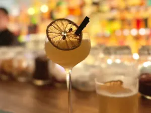 Cafe & Bar TAKE FIVE