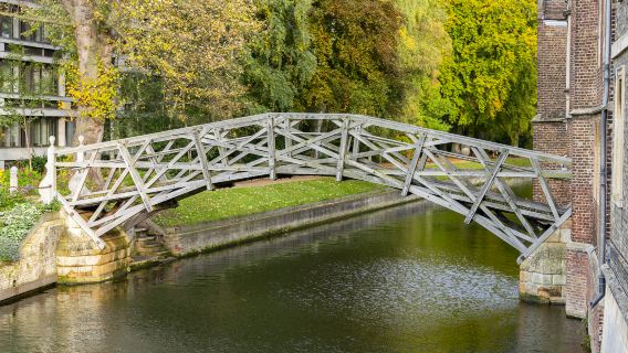 英國劍橋劍橋大學一日遊【牛頓蘋果樹+菲茨威廉博物館+數學橋】