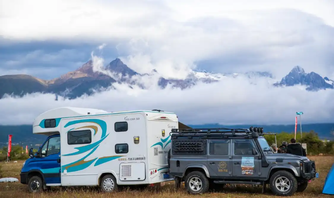 Hotels near Lijiang Falcon Valley RV Campground