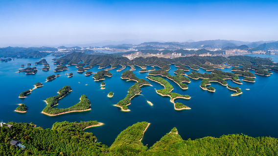 Юго-Восточный озера Цинь-Сау