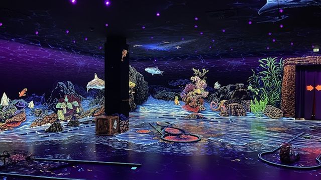 Glowing Rooms 3D Schwarzlicht Minigolf Dresden