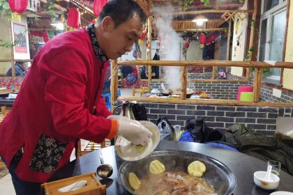 冬日凯阳柴火铁锅炖(北大湖店)