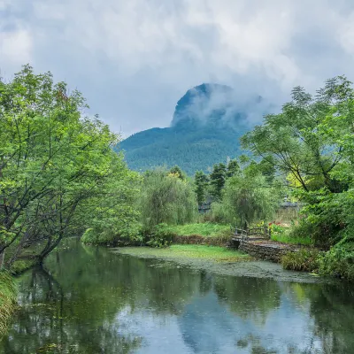 Отели с услугой парковкой в г. Дэцзян