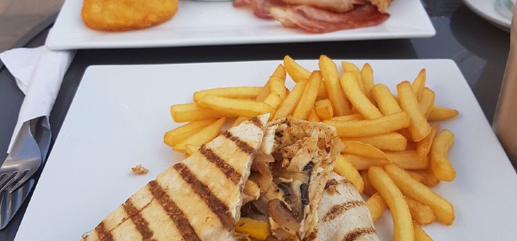 Le Manger Cafe Bar & Restaurant