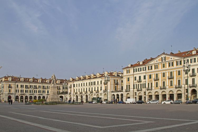 Compare 5 airports near Cuneo