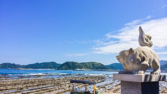 青島是一座小小的島，島上有座青島神社，因為的島的面積不大，所