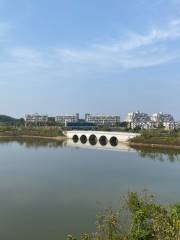 Huazhong Movie City, Chilong Lake