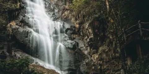 彩虹瀑