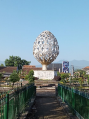 Taman Endog Monument