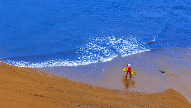 Beachcombing in Xiapu