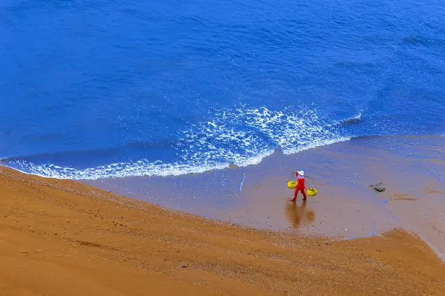 Beachcombing in Xiapu