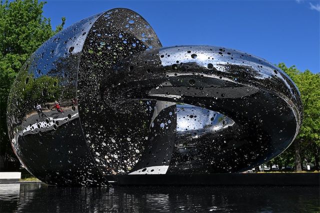 林迪·李《銜尾蛇》展覽 | 國家美術館
