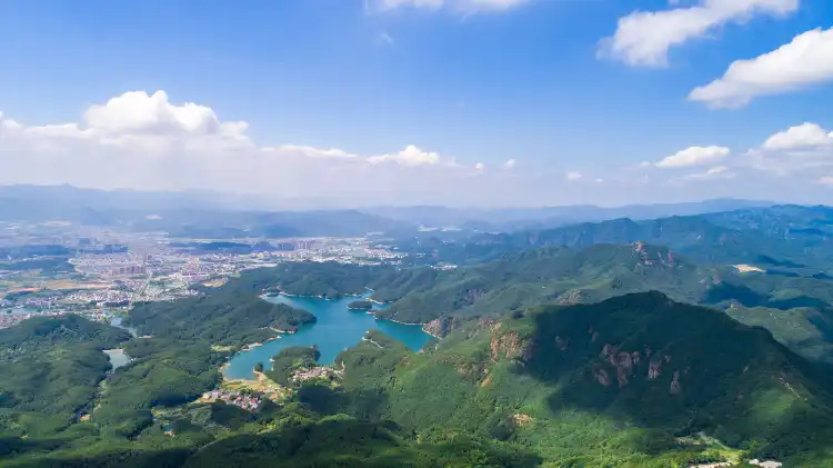 Hotels near Xianhua Mountain