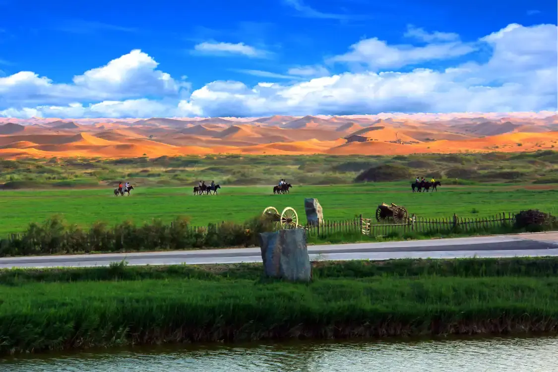 Hotels near Tonghu Grassland Tourist Areas