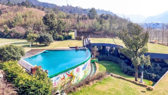 德清：芝麻谷。偶遇一家漂亮的民宿，很高兴允许进入参观，建筑有