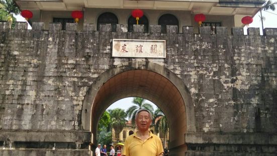 凭祥友谊关是目前还起着通关作用的古代九大名关之一,关名是陈毅