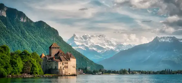 Hotels near Glion Institute of Higher Education