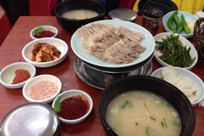 TWIN PORK SOUP WITH SOUP