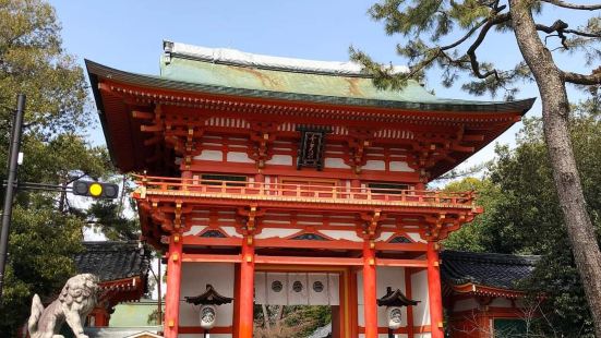 京都的今宫神社，会有拜了后能玉の舆（嫁入豪门）所以相传来这里