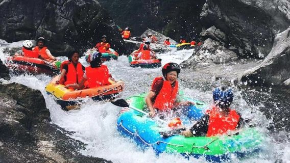 Fly Water Rafting
