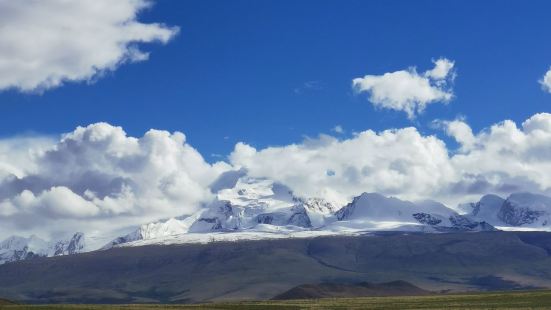 希夏邦馬峰海拔8027米，世界高峰排名第14位，是唯一完全在