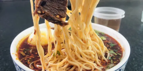 臨夏清真兄弟牛肉麵