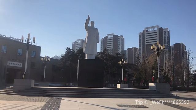 Statue of Chairman Mao