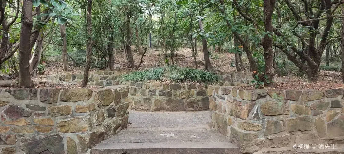 주장 묘 주변 호텔