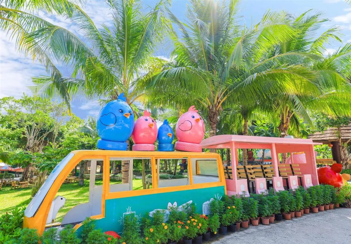 1_100 Egg Theme Park