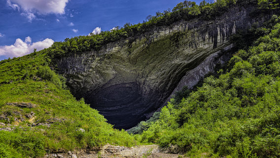 Zhijin Shexiang Cave