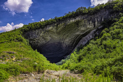 Zhijin Shexiang Cave